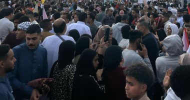 آلاف المصلين يؤدون صلاة العيد بساحة مسجد الميناء الكبير فى الغردقة