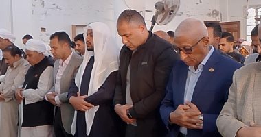 محافظ شمال سيناء يؤدى صلاة العيد فى الشيخ زويد ويهنئ المواطنين محافظ شمال سيناء يؤدي صلاة العيد في الشيخ زويد