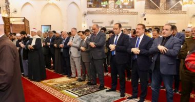 محافظ المنوفية يؤدى صلاة عيد الفطر فى مسجد الرؤوف الرحيم