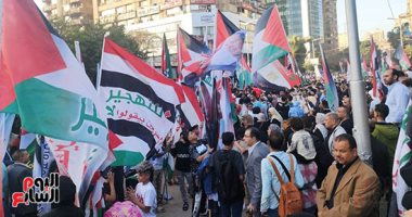 لا لتهجير الفلسطينيين.. مصلون يدعمون موقف مصر بعد صلاة العيد بمسجد مصطفى محمود مصلون يدعمون موقف الدولة بمسجد مصطفى محمود