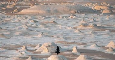 أجمل فسحة فى العيد.. رحلة سفارى لأرض العجائب فى قلب الصحراء الغربية.. تعرف على أغرب معالم طبيعية لم تتغير منذ ملايين السنين.. أهمها الصحراء البيضاء والعين المسحورة وكهف الجارة وجبل الكريستال.. صور