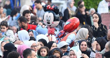 آلاف المصلين يؤدون صلاة العيد بمسجد مصطفى محمود