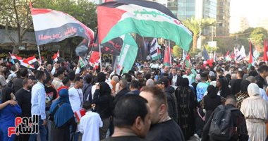 لا لتهجير الفلسطينيين.. مصلون يدعمون موقف مصر بعد صلاة العيد بمسجد مصطفى محمود