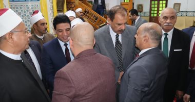 محافظ سوهاج ومدير الأمن يؤديان صلاة عيد الفطر بمسجد الشرطة 