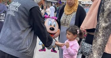 جمعية رسالة عضو التحالف الوطنى توزع هدايا على المصلين عقب صلاة عيد الفطر..صور