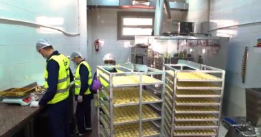 كعك وبسكويت خلف الأسوار.. مراكز الإصلاح والتأهيل تحتفل بعيد الفطر.. صور