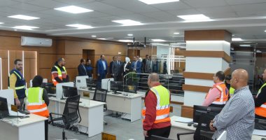 محافظ الإسكندرية يتابع من داخل مركز السيطرة أجواء الاحتفال بعيد الفطر المبارك