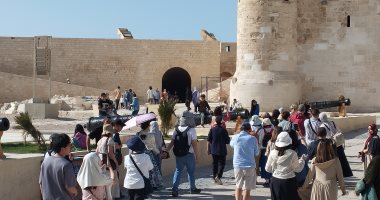 إقبال كبير على قلعة قايتباى الأثرية فى الإسكندرية ثانى أيام العيد.. فيديو
