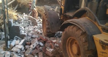 إزالة فورية لـ24 حالة تعد بالبناء المخالف على الأراضى الزراعية بنطاق المنوفية