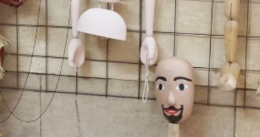 دخلنا كواليس صناعة عرائس الماريونت.. وصانعها يكشف مفاجآت.. فيديو 