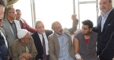 وظيفة ومعاش شهرى.. محافظ الغربية يزور مصاب سيرك ويوجه بحزمة دعم شاملة 