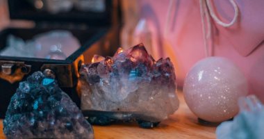 8 أحجار كريمة مناسبة لطاقة برج الحمل.. العقيق وحجر الدم الأبرز