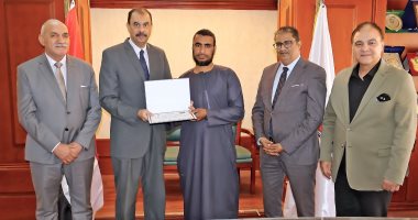 محافظ سوهاج يكرم 11 من أهالي "الشيخ حمد" لإنقاذهم حياة مواطن بالجبل الغربي جانب من التكريم