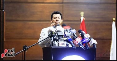 الحلم نيوز : 
                                            وزير الرياضة يوجه بالتحقيق فى واقعة تشجيع غير لائق بمباراة نادى المالية بكفر الزيات
                                        