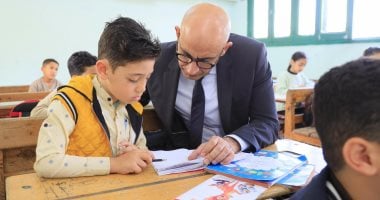 وزير التعليم يزور 3 مدارس بالحوامدية في الجيزة لمتابعة انتظام الدراسة.. محمد عبد اللطيف: لن نتوانى عن تقديم كل سبل الدعم للمعلمين والطلاب فى المدارس.. إتاحة أرقام جلوس الدبلومات الفنية ومقرات اللجان وزير التعليم خلال تفقده مدارس لمتابعة العملية التعليمية