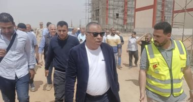 رئيس كهرباء جنوب القاهرة يتفقد مشروع مستقبل مصر لمتابعة توفير التغذية الكهربائية