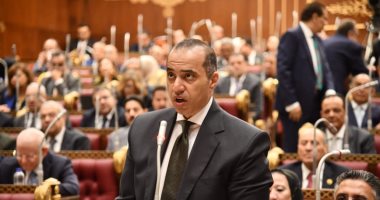 المستشار محمود فوزى: دراسة الأثر التشريعى خطوة هامة نحو تطوير قانون الشركات المستشار محمود فوزي وزير الشؤون النيابية والقانونية والتواصل السياسي
