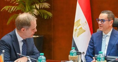 السفير البريطانى بالقاهرة يشيد بمناخ الاستثمار الآمن فى مصر