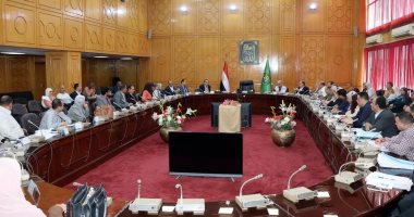 نائب محافظ الإسماعيلية يناقش تسريع العمل بملف تقنين الأراضى والتصالح