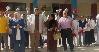 شاهد طابور الصباح وتحية العلم بمدارس الشرقية بعد إجازة العيد.. فيديو