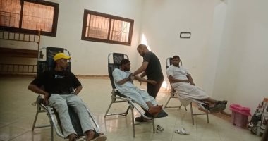 قطرة دم تساوى حياة.. مركز شباب أولاد الشيخ بأرمنت يستقبل حملة تبرع بالدم
