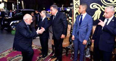 محافظ الدقهلية يتلقى العزاء فى وفاة السكرتير العام للمحافظة.. صور 