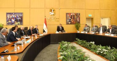 وزير الإسكان يلتقى مجموعة من المطورين وممثلي الكيانات العاملة بالساحل الشمالي الغربي