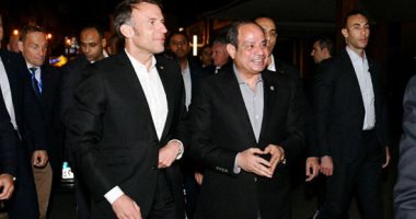 بلد الأمن والأمان.. الرئيس السيسى ونظيره ماكرون يتجولان فى خان الخليلى وسط حشود المواطنين.. صور