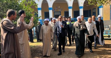 محافظ قنا يقدم واجب العزاء لأسرة الشهيد النقيب محمود عبد الصبور