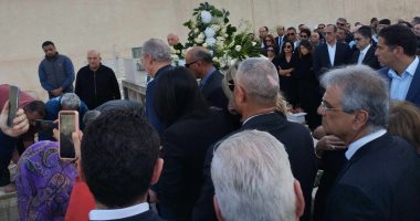 وصول جثمان ميشيل أحد امبراطور السيارات لدفنه بمدافن الجالية اليونانية بالإسكندرية