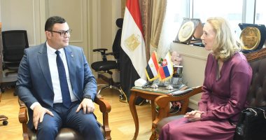 وزير الإسكان يستقبل سفيرة سلوفاكيا لبحث التعاون فى مجال إنشاء المدن الذكية جانب من اللقاء