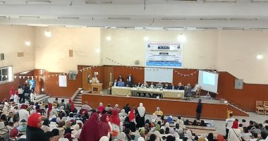 رئيس المنطقة الأزهرية بسوهاج يشارك فى ندوة بيت العائلة المصرية جانب من الندوة