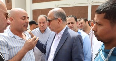 محافظ المنيا يشهد التشغيل التجريبى لمجمع خدمات أبا البلد بمركز مغاغة جانب من حضور المحافظ