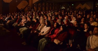 وزير الثقافة: الإقبال على الفعاليات خلال العيد يجسد وعى الأسرة المصرية الجمهور يتابع العروض