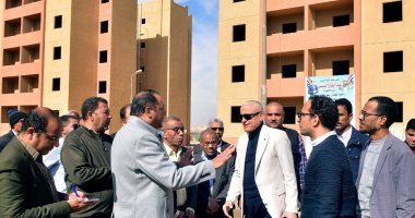 كيف أنهى محافظ الأقصر أزمات طالت المحافظة منذ سنوات؟.. أبرزها حل أزمة إسكان الطود وقرية قرنة مرعى وحوض الـ18 وحمام السباحة الأوليمبى.. وإنهاء مشكلة الصرف بالقرى.. وتنفيذ مشروع ينهى انقطاع المياه بالمدينة