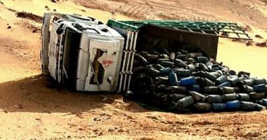 إصابة شخص فى انقلاب شاحنة أسطوانات غاز بسبب العواصف الترابية بالوادى الجديد