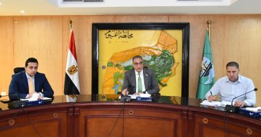 محافظ الفيوم يطالب بتسريع وتيرة العمل لنهو ملفات تقنين أراضى أملاك الدولة