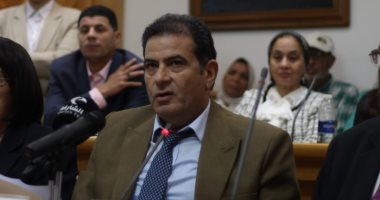 عزت القمحاوى عقب تكريمه من ملتقى الشارقة: بدأت الكتابة بأسماء مستعارة الأديب عزت القمحاوي