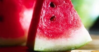 تعرف على خطوات اختيار البطيخة الحلوة والناضجة.. "عشان لما تاكل ما تتصدمش".. فيديو تعرف على البطيخة من شكلها