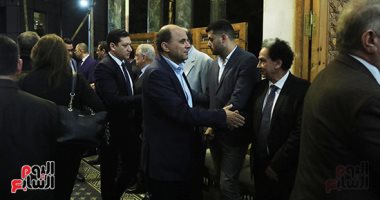 شخصيات عامة و سياسية وكتاب يقدمون واجب العزاء فى شقيقة نقيب الصحفيين.. صور
