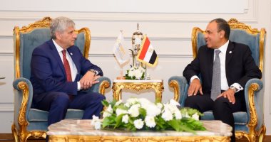 وزير الخارجية والهجرة يستقبل مدير المركز الدولي لتطوير سياسات الهجرة