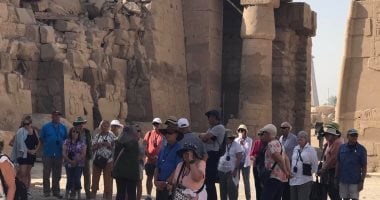 بلدنا الحلوة.. إقبال سياحى كبير من دول العالم بمعابد الكرنك بلأقصر