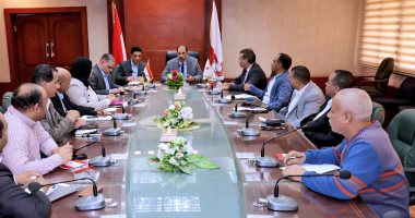 محافظ سوهاج يبحث زيادة عوامل الجذب السياحى والتسويق الجيد للمزارات السياحية