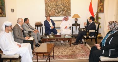وزير الثقافة يعقد اجتماعًا موسعًا مع الهيئة العربية للمسرح جانب من اللقاء