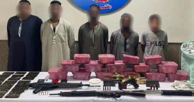 القبضة الحديدية.. رجال الشرطة يسطّرون ملحمة جديدة في تطهير البؤر الإجرامية.. الداخلية تدك معاقل الجريمة وتسقط قادة المخدرات والأسلحة.. قيمة المضبوطات 10 ملايين جنيه.. رصاص العدالة يستهدف الخارجين عن القانون