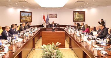 وزير الاتصالات يبحث جذب استثمارات خلال لقائه بجمعية رجال الأعمال الفرنسية وزير الاتصالات يبحث جذب استثمارات جديدة