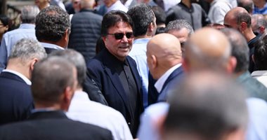 تشييع جنازة والدة زوجة رامي صبري والأخير يرافق الجثمان لمثواه الأخير تشييع جثمان والدة زوجة رامي صبري