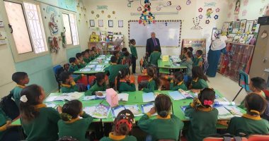 وكيل تعليم الأقصر يتفقد مدارس التعليم المجتمعى بحاجر المريس ويشيد بالانضباط..صور