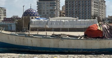 بسبب ارتفاع الأمواج.. توقف الصيد على شاطئ محافظة بورسعيد ..فيديو