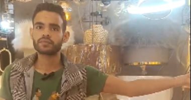 أرخص نجف فى مصر.. سوق الموسكى هتلاقى فيه أشكال وألوان والأسعار على أد الإيد.. فيديو خالد محمد أحد أصحاب محلات النجف فى سوق الموسكى